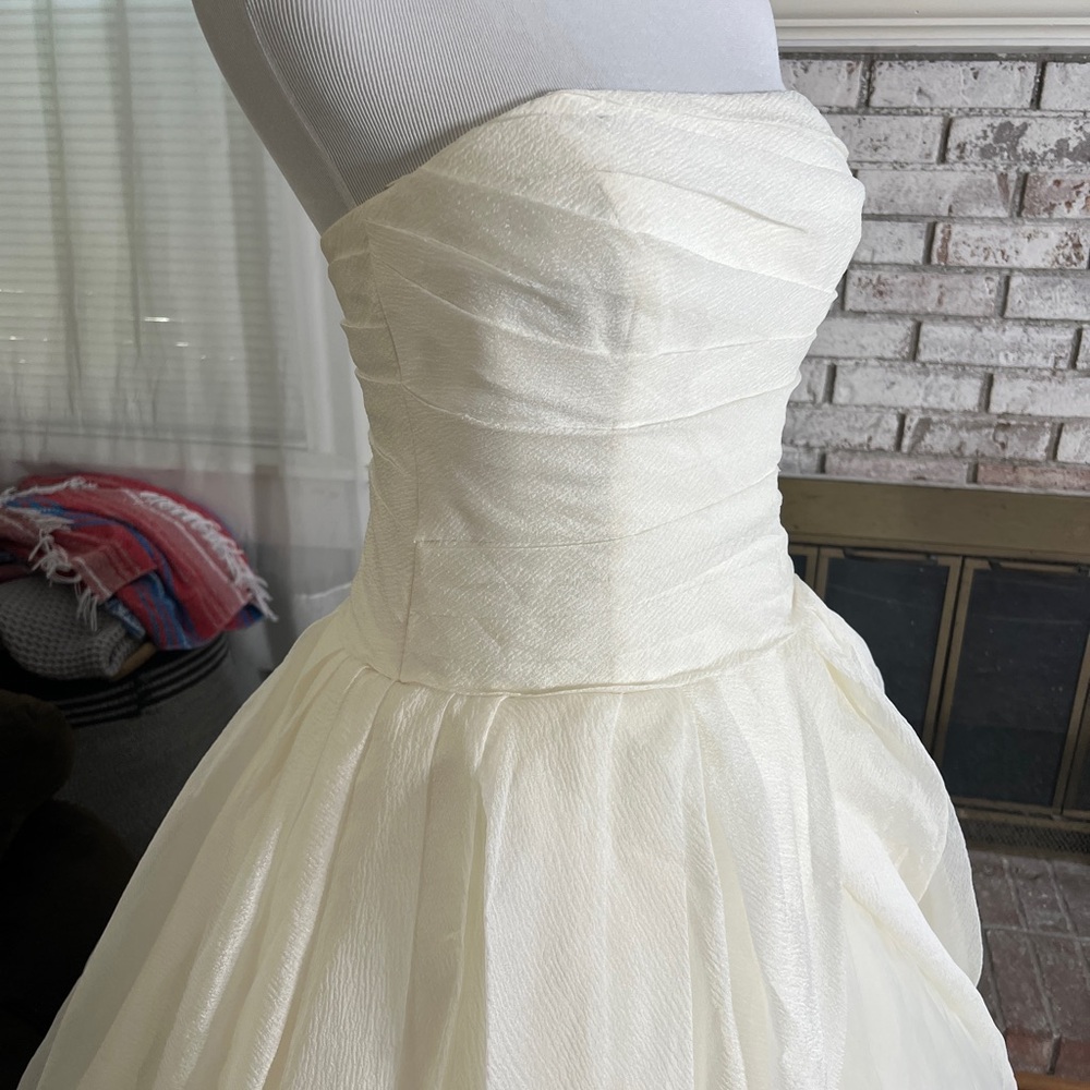 Vera Wang organza sweetheart tulle wedding dress - Picture 5 of 16